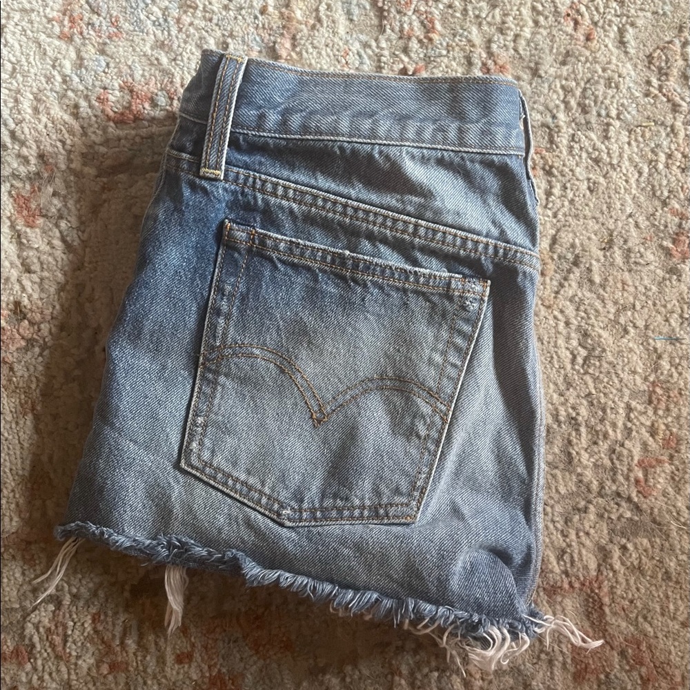 Levi cut off shorts
